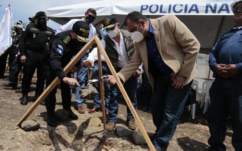 Mingob inicia la construcción de Comisaría en San Pedro Pinula, Jalapa