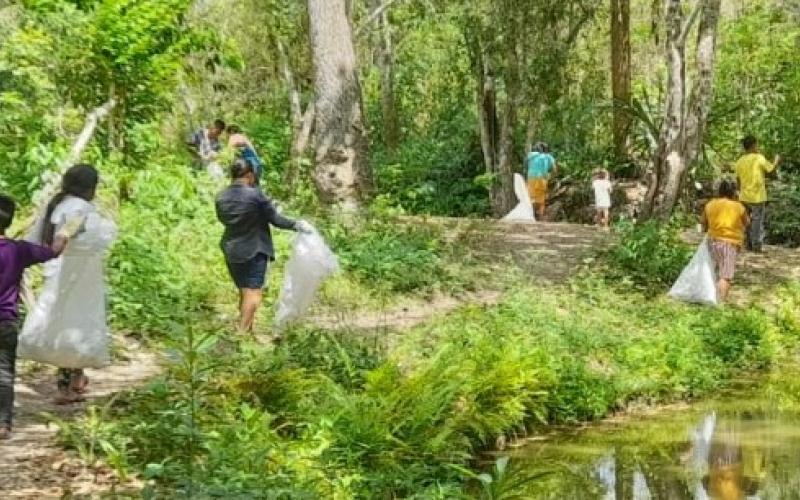 Peteneros cuidan la biodiversidad y eliminan la contaminación