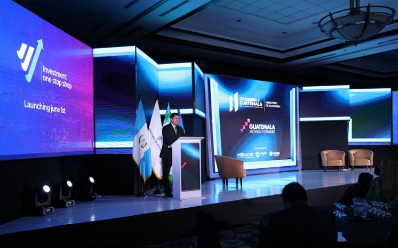 MINISTRO DE ECONOMÍA, jANIO ROSALES.