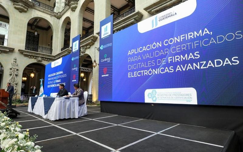 El ministro de economía, Dr. Janio Rosales presidió el evento..