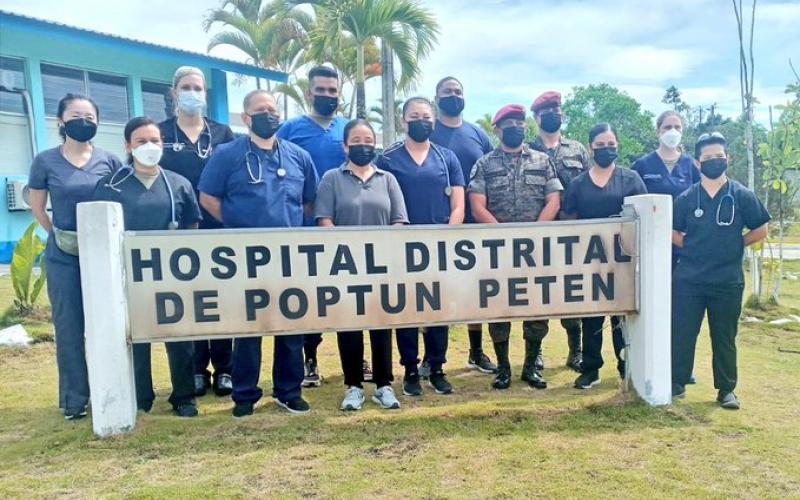 Brigada de Fuerzas Especiales apoya jornada médica en Poptún.