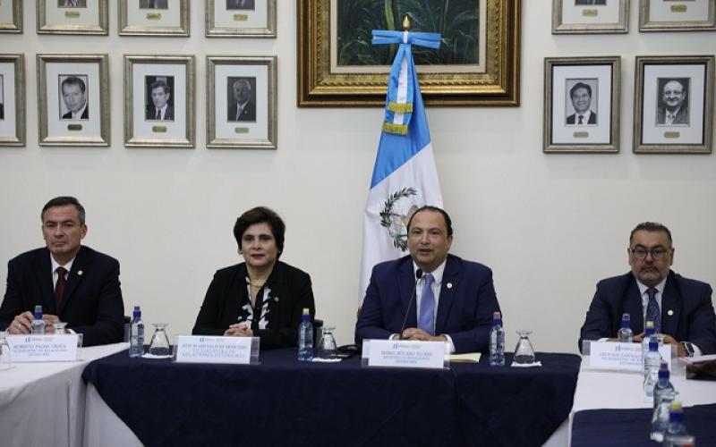 Canciller Mario Búcaro inaugura cursos de Diplomacia para funcionarios del Minex