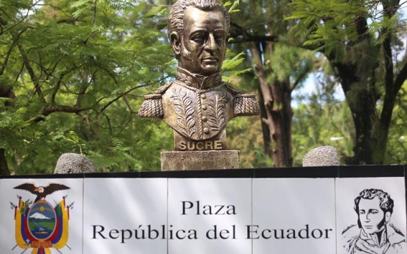 Guatemala y Ecuador develan busto y mural en conmemoración de Independencia