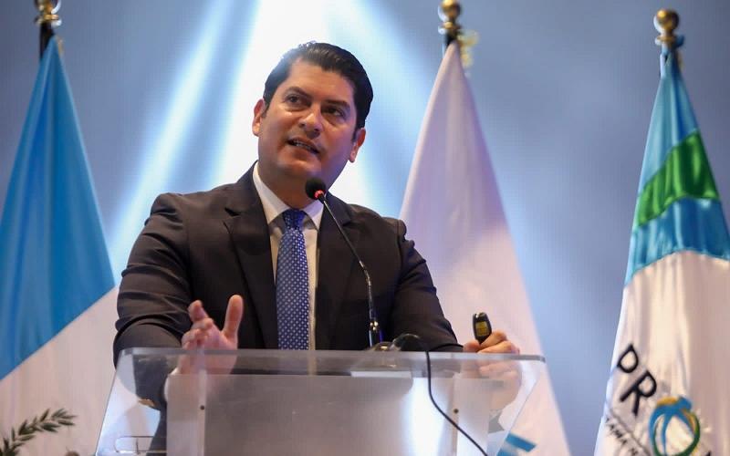 El ministro de economía, Dr. Janio Rosales presidió el evento.