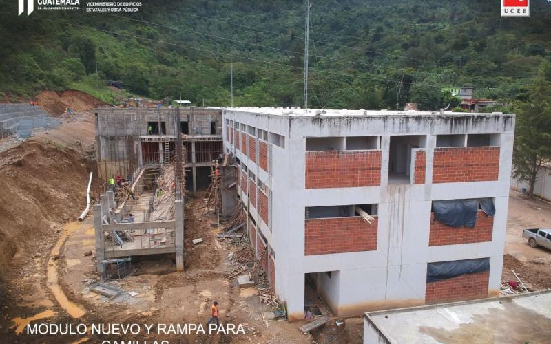 Modulo nuevo y rampa para camillas, avance del Hospital San Pedro Necta, Huehuetenango