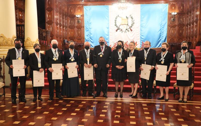Maestros distinguidos reciben Orden Nacional Francisco Marroquín