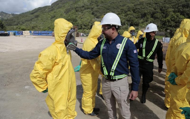 Antinarcóticos traslada últimos furgones con 50 toneladas de precursores para drogas
