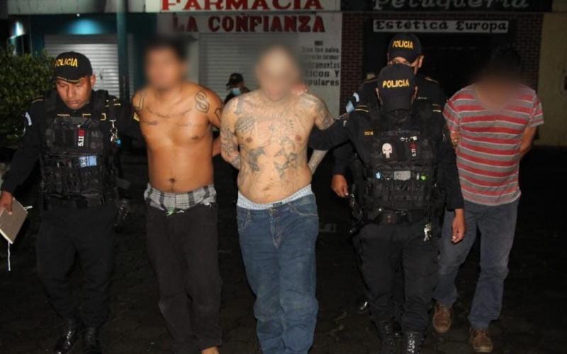 Trailero es capturado cuando transportaba a cuatro mareros salvadoreños