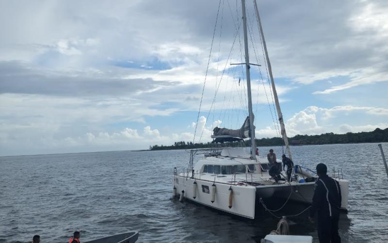 Marina de la Defensa Nacional realizó rescate de embarcación que se encontraba a la deriva frente a las playas de cabo Tres Puntas, Izabal.