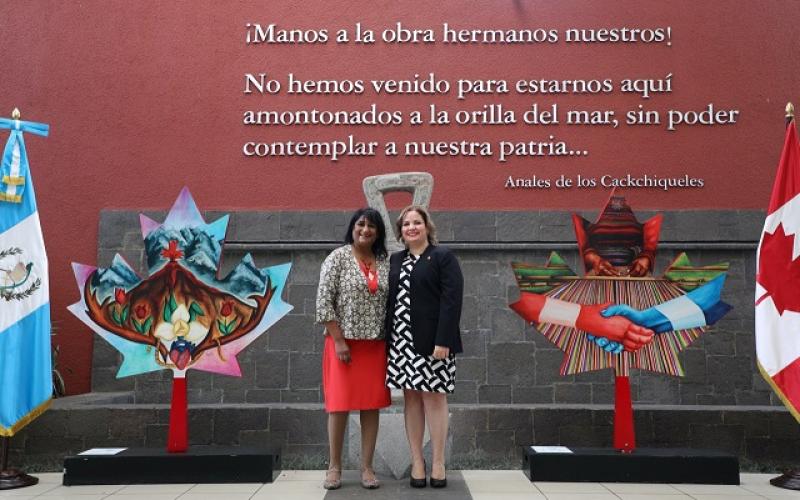 Canadá entrega a Guatemala esculturas de hojas de maple en conmemoración de 60 años de relaciones diplomáticas