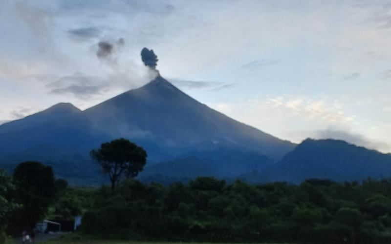 Vista al volcán de Fuego. Fuente: INSIVUMEH.