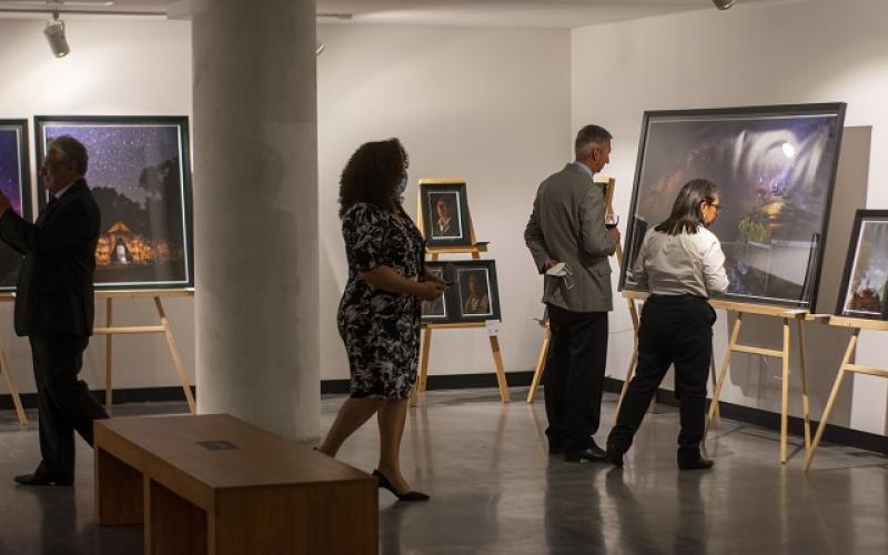 Minex participa en inauguración de exposición de astrofotografía que exalta la belleza cultural de Guatemala