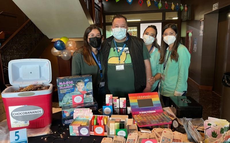 Personal de Mides durante Feria del Emprendimiento