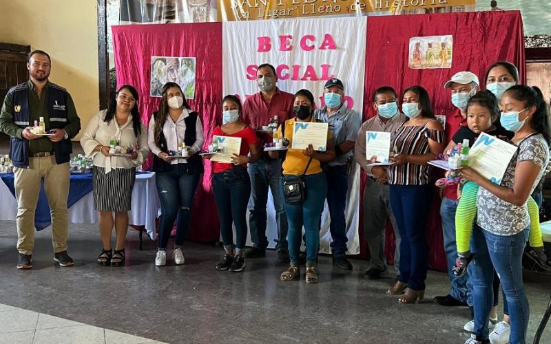 Usuarias de Beca Artesano