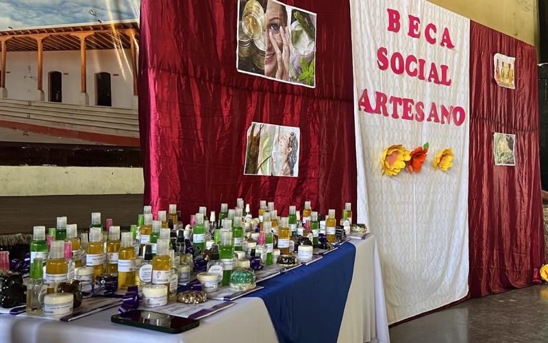 Productos elaborados por personas usuarias del programa Beca Social Artesano