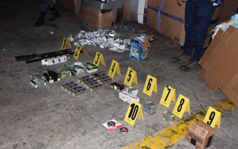 Incautan más de 4000 municiones en contenedor