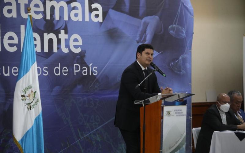 El ministro de economía, Dr. Janio Rosales presidió la reunión.