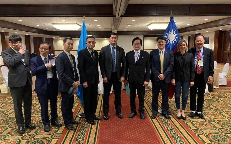 El ministro de economía, Dr. Janio Rosales  presidió la reunión.