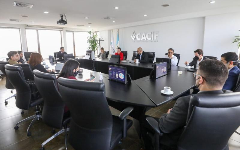 El ministro de economía, Dr. Janio Rosales presidió la reunión.