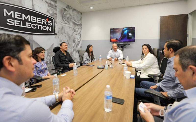 El ministro de economía, Dr. Janio Rosales 