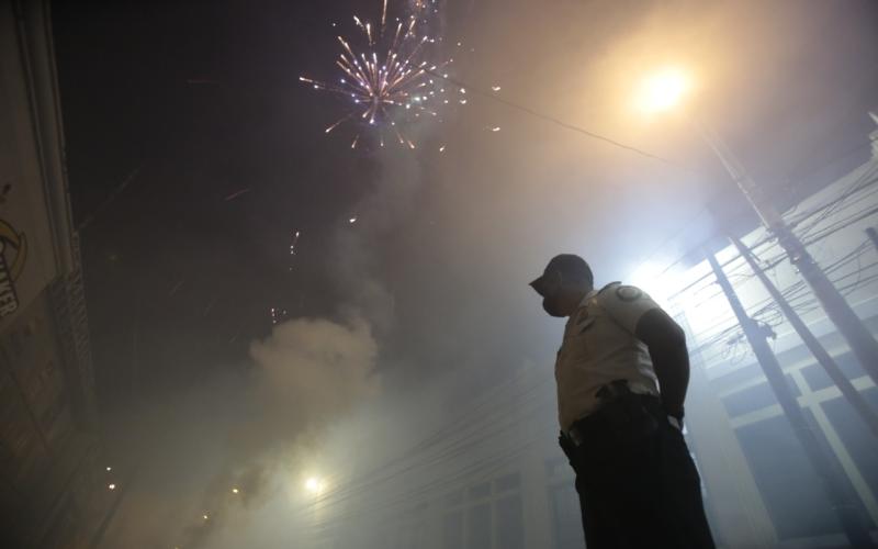 Inicia celebración del 25 aniversario de PNC con alborada e izada del Pabellón Nacional