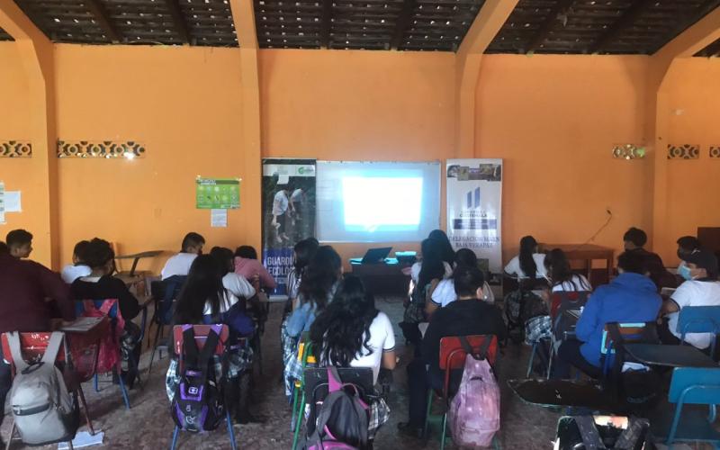 Jóvenes de Cubulco comienzan formación como Guardianes Ecológicos