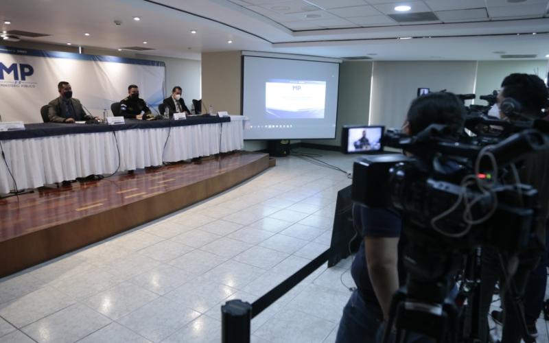 Investigación conjunta conduce a la captura de cinco policías 