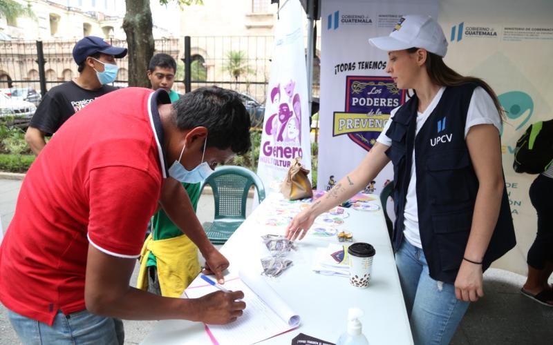 Bazares contribuyen a la reinserción de los privados de libertad