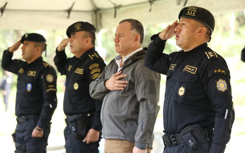 Autoridades supervisan formación de agentes de FEP