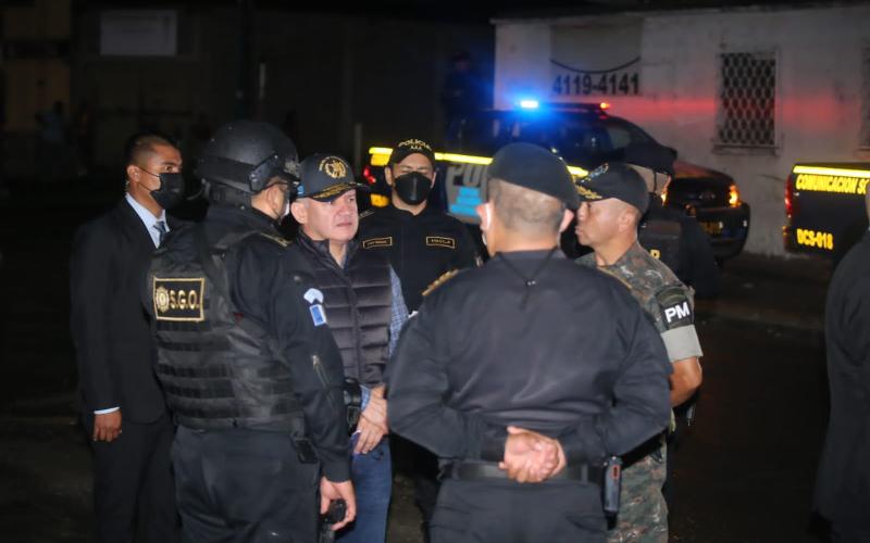 Ministro de Gobernación verifica operativos en Villa Nueva