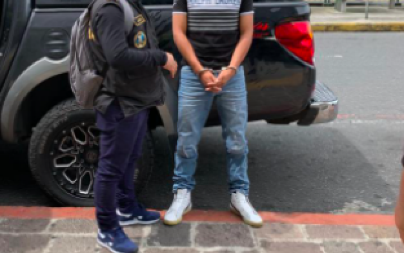 Agente de PNC capturado por cohecho pasivo y obstaculización a la acción penal
