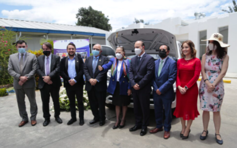 PREVI entrega equipo a PNC para investigación y atención a victimas