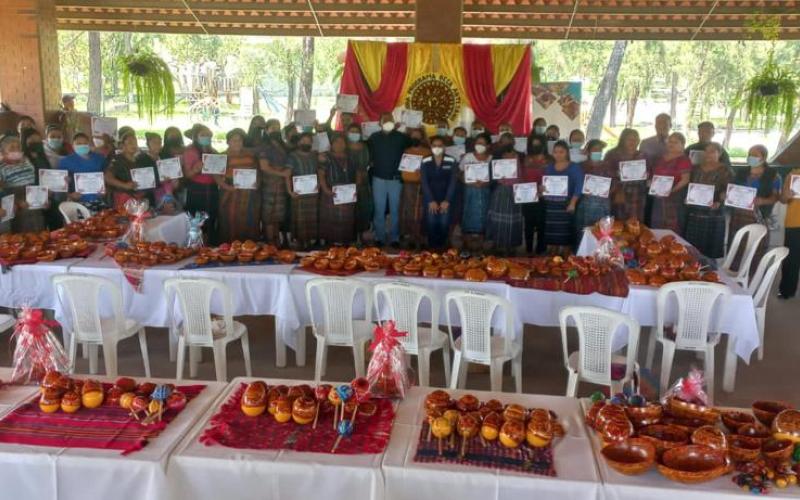 Usuarias de Beca Artesano en Rabinal, Baja Verapaz