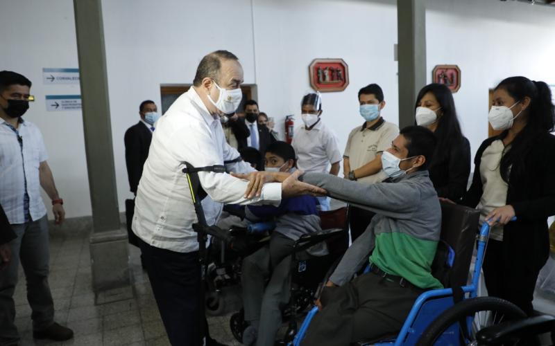 Presidente Alejandro Giammattei visitó Hospital Hermano Pedro 