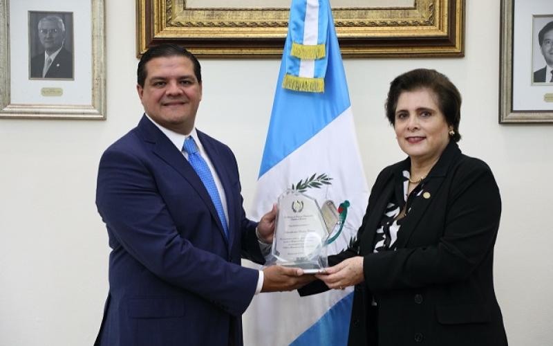 Minex reconoce aporte de ingeniero que diseñó pabellón de Guatemala en la Expo 2020 Dubái
