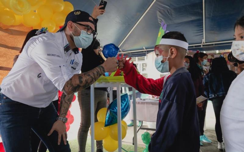 El secretario Pancho Molina conversó con jóvenes