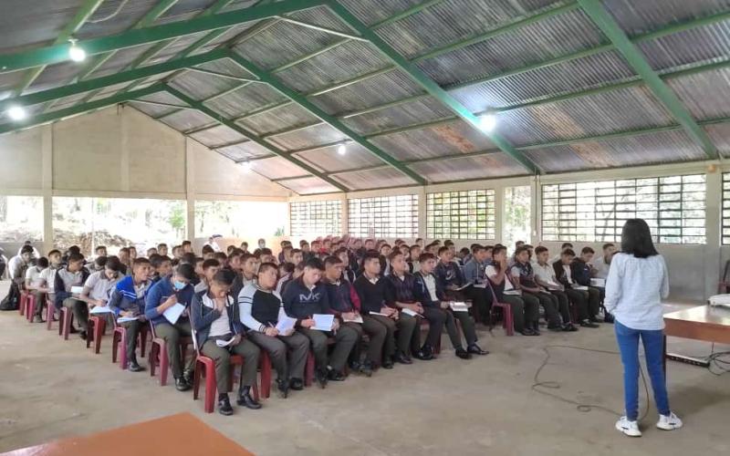 Delegación del MARN forma como Guardianes Ecológicos a 450 jóvenes de San Pedro Carchá