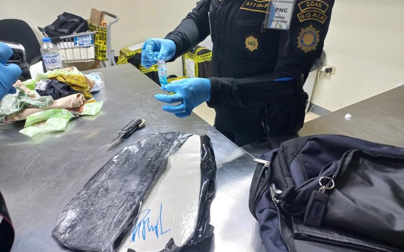 31 capturados por intentar viajar con dinero sin declarar e ilícitos en el AILA