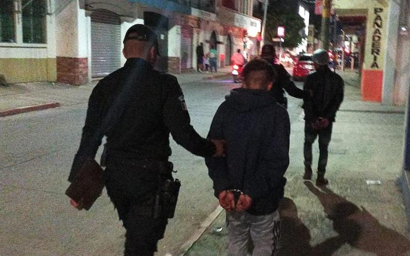 Presuntos robamotos capturados en Jalapa