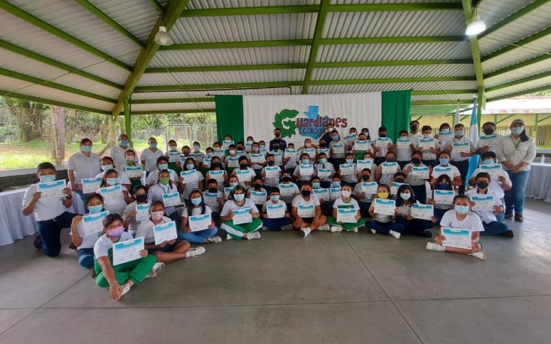 Escolares de Santa Lucía Cotzumalguapa son certificados como Guardianes Ecológicos