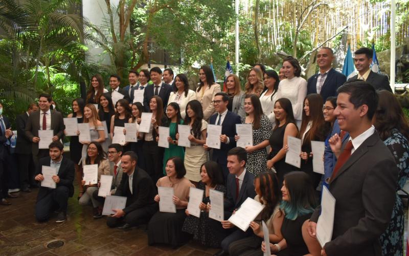 Entrega de becas a 38 guatemaltecos que realizaran estudios superiores en Taiwán  