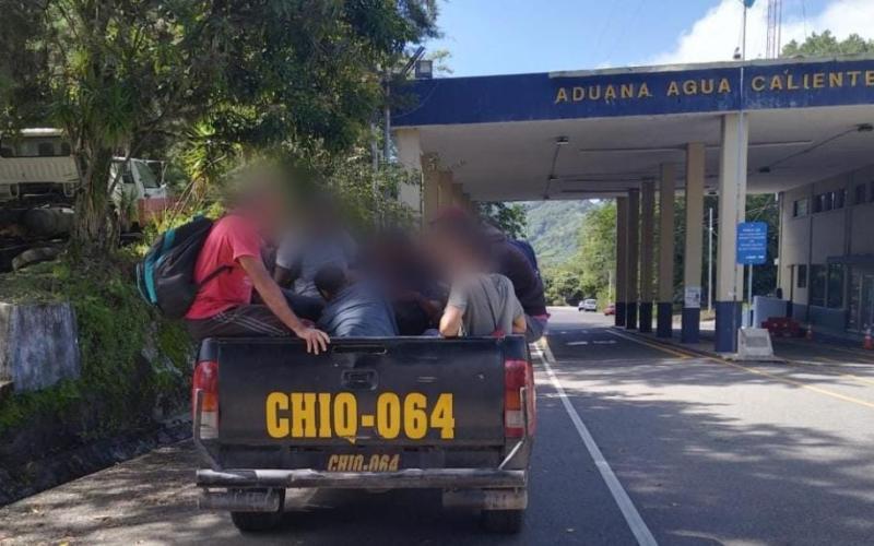 PNC remite a migrantes que no cumplen con los requisitos para ingresar al país