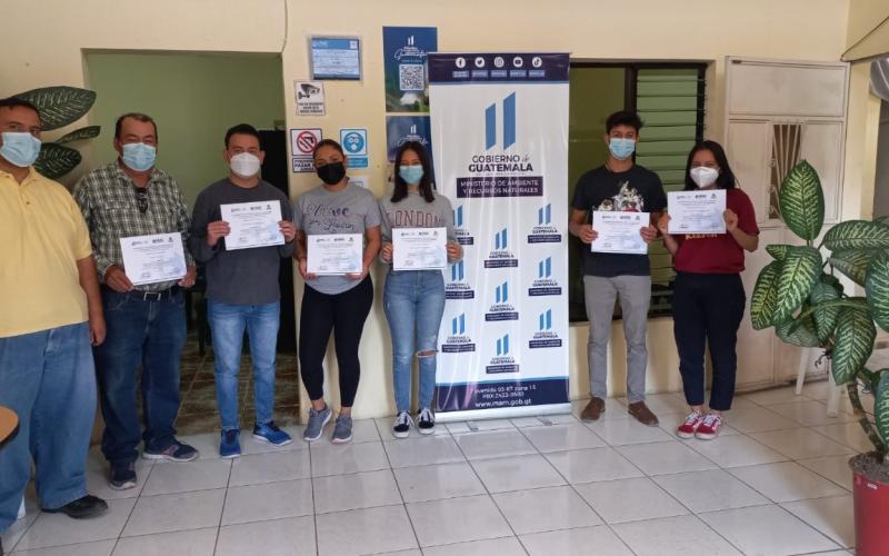 Estudiantes y vecinos de San Martín Jilotepeque reciben educación ambiental