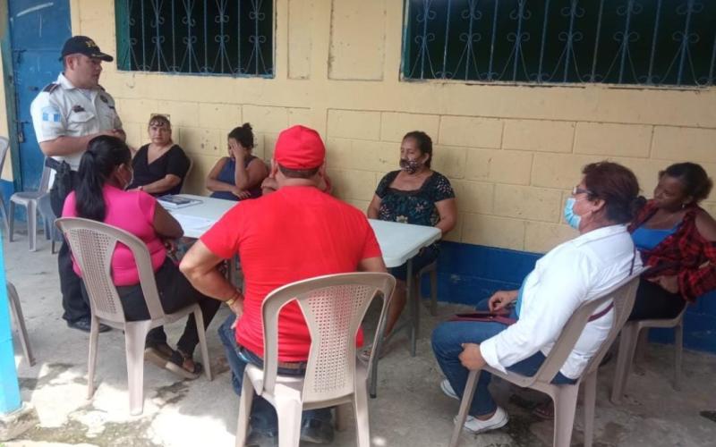 Capacitan líderes comunitarios en Puerto Barrios, Izabal