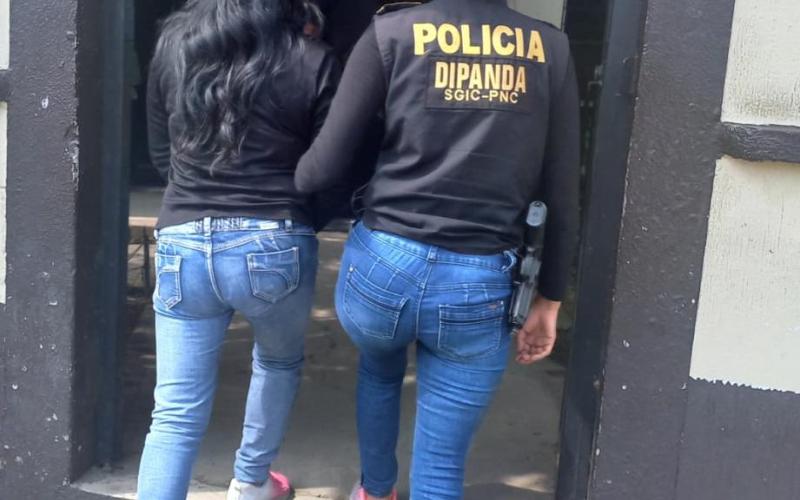 DIPANDA captura a dos personas por extorsión y hurto