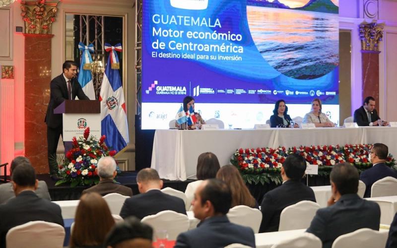 El Ministro de Economía Dr.  Janio Rosales participó en el acto de inauguración del evento.