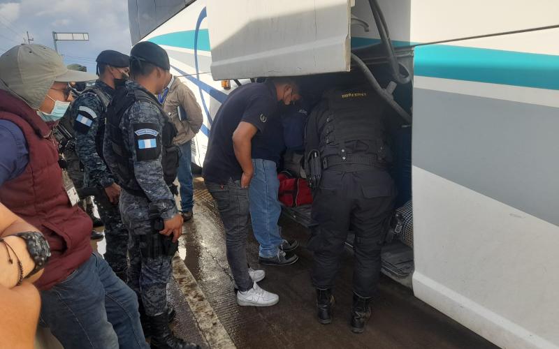 Localizan armas que venían como encomienda en autobús