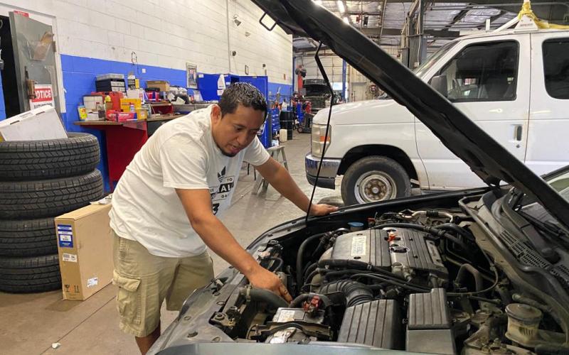 Mineduc certifica competencias a guatemaltecos residentes en Los Estados Unidos.