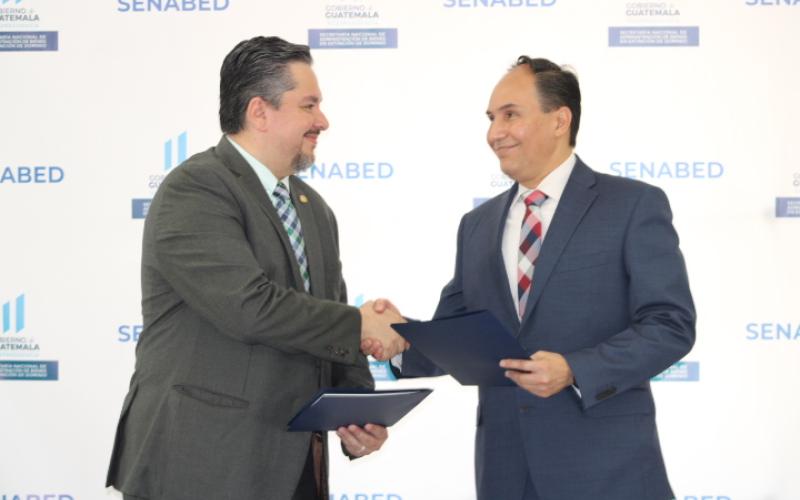 Izq. Lic. Jorge Mario Andrino, Derecha. Ing. Enrique Cossich Mérida