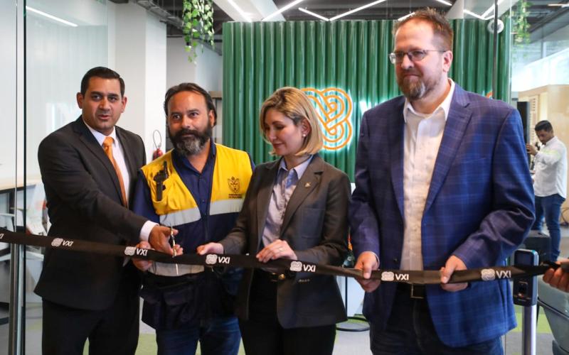 4 funcionarios realizan corte de cinta para la inauguración del nuevo centro BPO